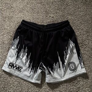 Overtime shorts RWE